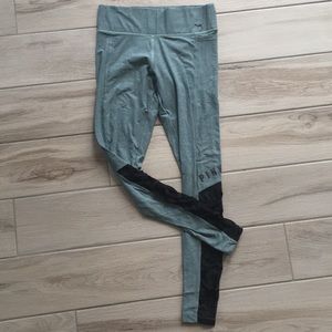 Women’s yoga pants